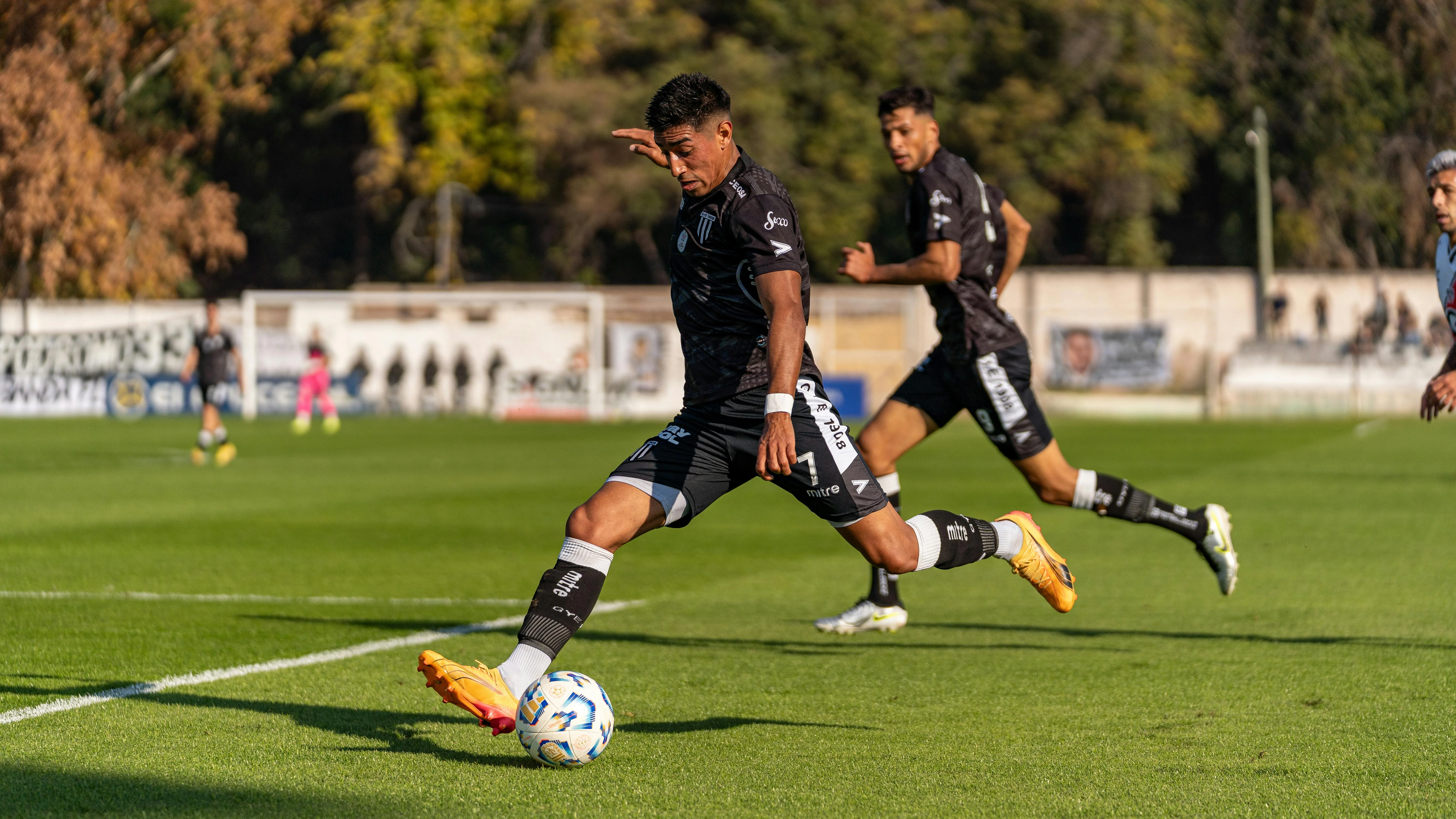 英超联赛足球比赛精彩瞬间